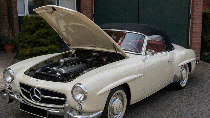 Historischer Oldtimer mit geöffnetem Motorraum, Fahrzeugpapieren und Detailansichten zur Bewertung von Zustand und Originalität