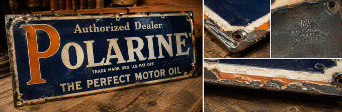Altes Werbeschild mit sichtbarer Patina und Herstellerdetails zur Bewertung